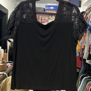 Boutique Women’s Black Lace Detailed Cap Sleeve Top